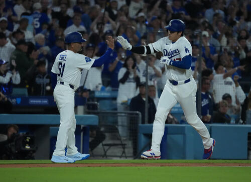 6回、15号ソロを放ったドジャース大谷(ロイター)