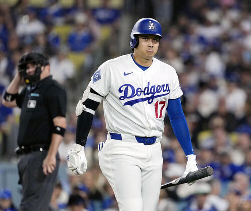 レイズ戦の8回、空振り三振に倒れたドジャース・大谷=ロサンゼルス(共同)