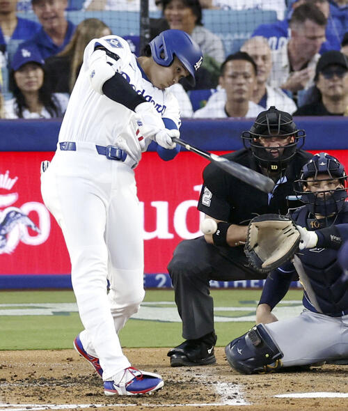 レイズ戦の3回、二ゴロに倒れたドジャース・大谷=ロサンゼルス(共同)