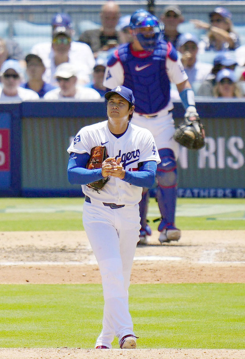 5回、レイズ打線につかまり、追加点を許したドジャース大谷（共同）