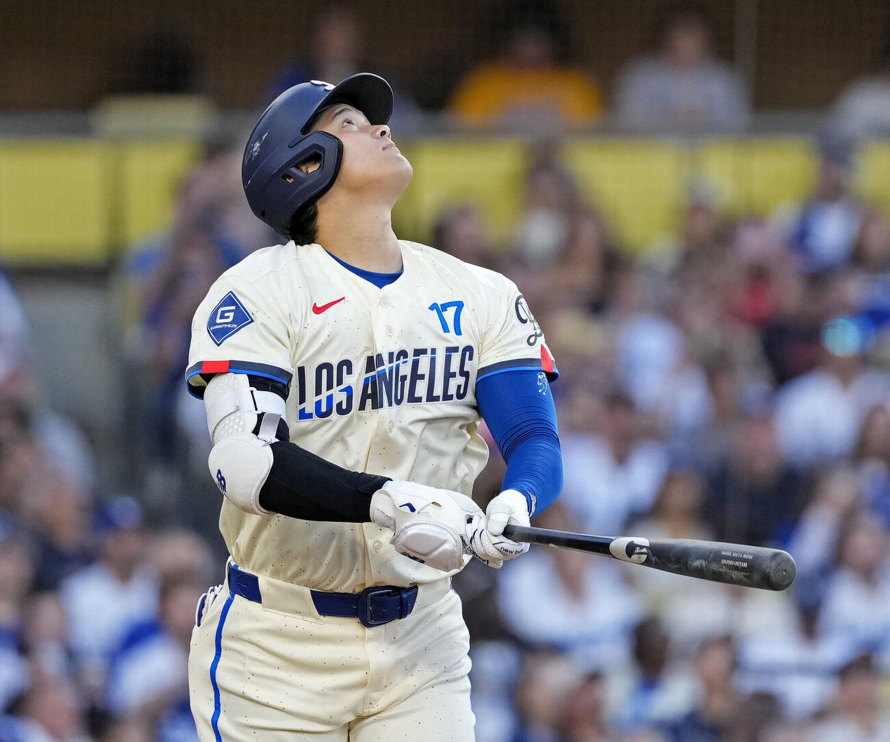 オリオールズ戦の1回、遊飛に倒れたドジャース大谷（共同）