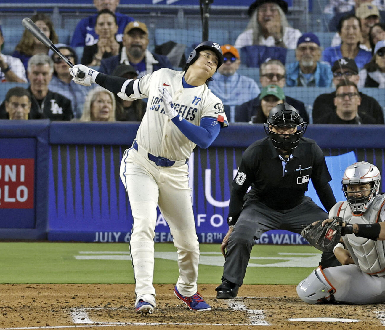 オリオールズ戦の4回、空振り三振に倒れたドジャース・大谷＝ロサンゼルス（共同）