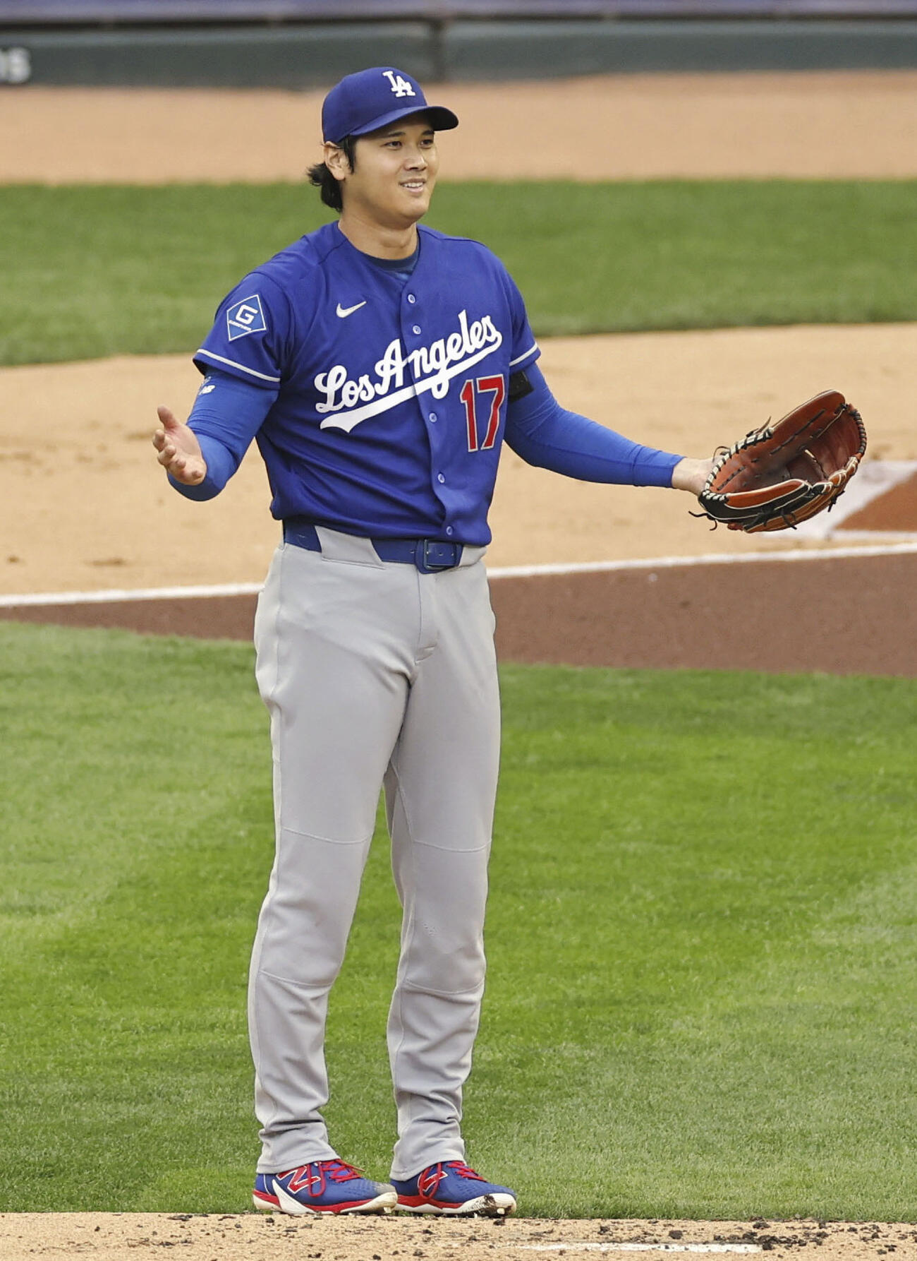 ツインズ戦の1回、バクストンを左飛に打ち取ったドジャース・大谷＝ミネアポリス（共同）