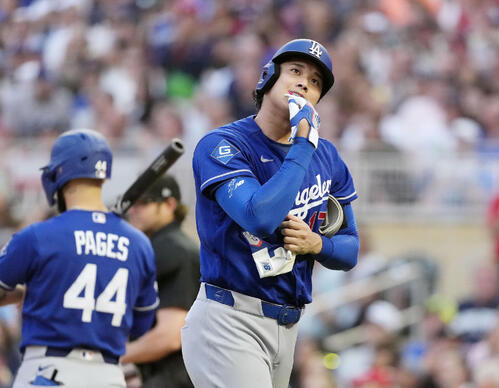 ツインズ戦の7回、見逃し三振に倒れたドジャース・大谷=ミネアポリス(共同)