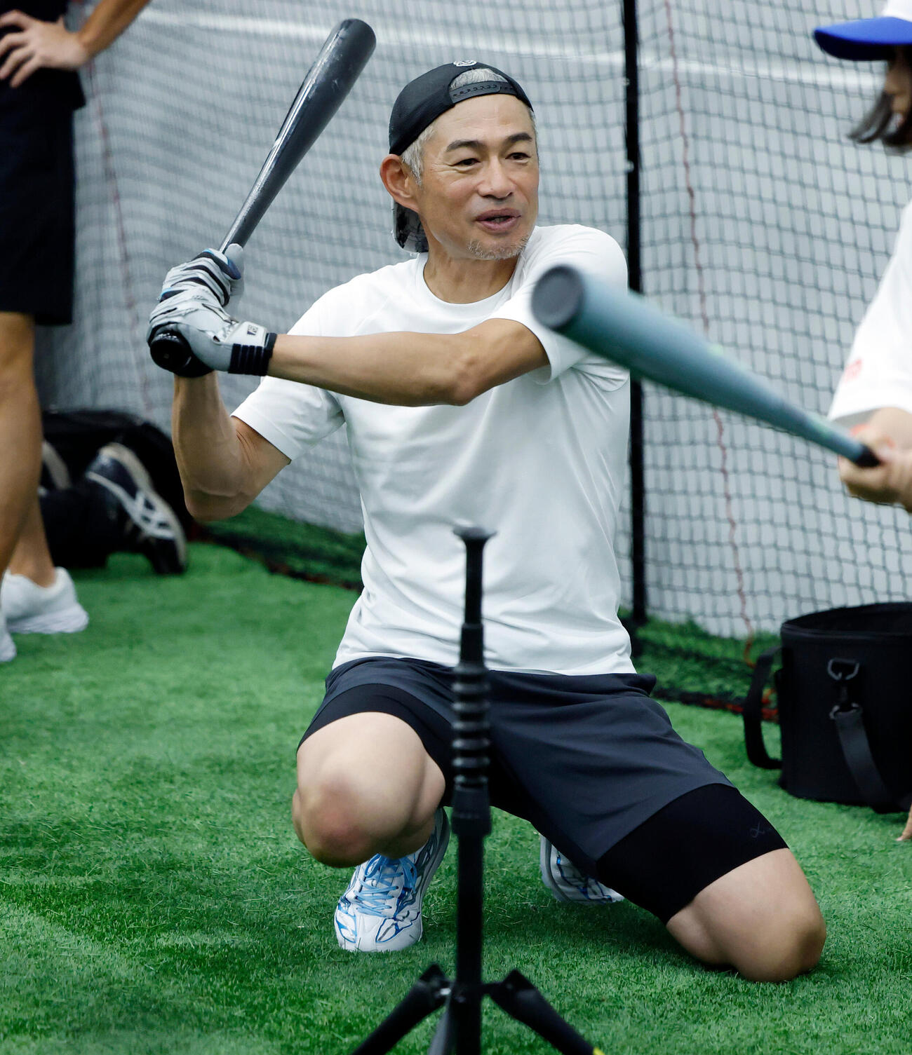 打撃を指導するイチロー氏（撮影・山本朝陽）