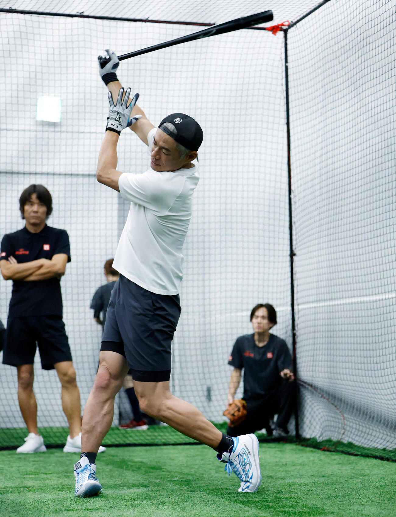 素振りを披露するイチロー氏（撮影・山本朝陽）