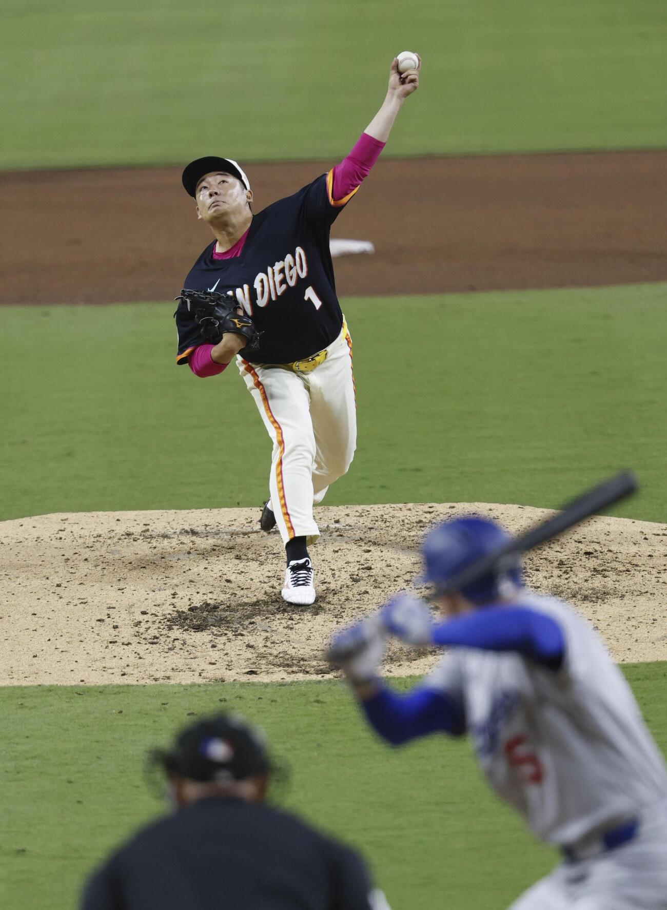 ドジャース戦の6回途中から登板し、2／3回を1安打無失点だったパドレス・松井＝サンディエゴ（共同）