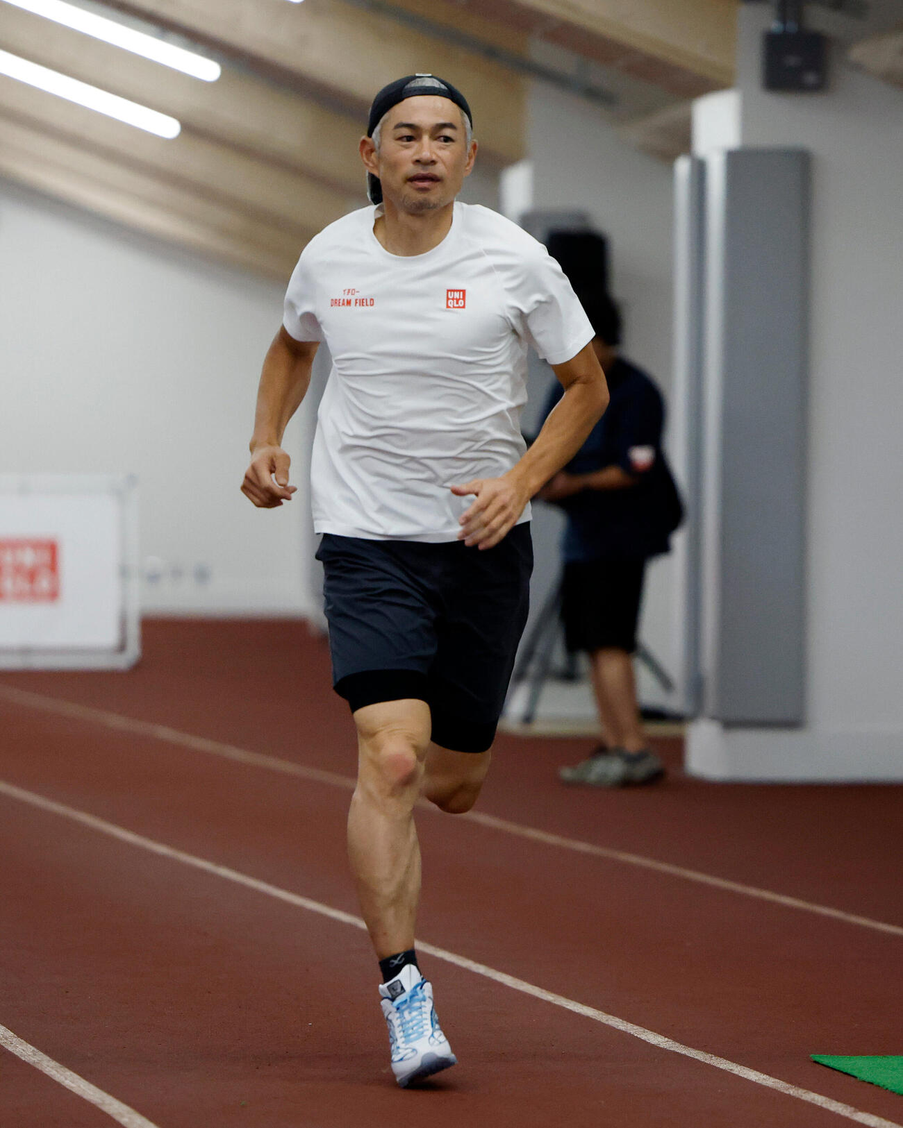 陸上競技に挑戦したイチロー氏（撮影・山本朝陽）