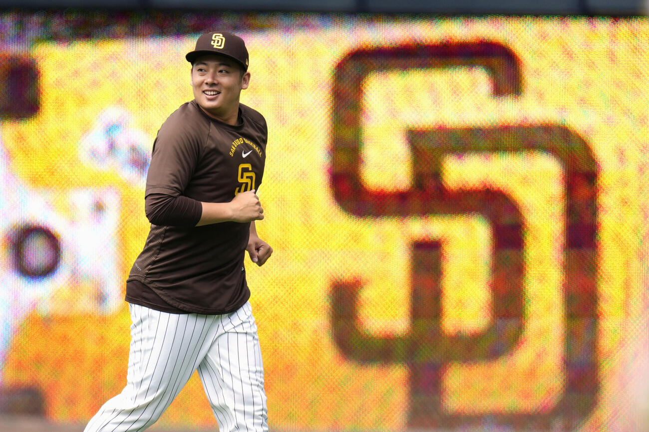 試合前の練習をするパドレス・松井＝サンディエゴ（共同）