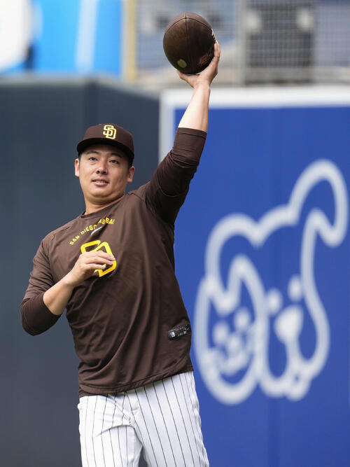 試合前、調整するパドレス・松井＝サンディエゴ（共同）
