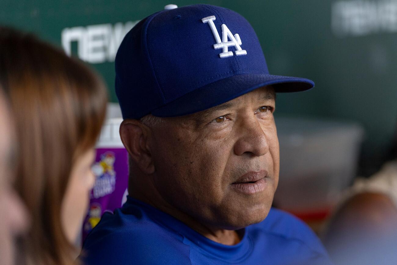 パドレス戦で監督通算999勝目を飾ったドジャース・ロバーツ監督（AP）