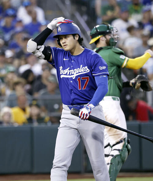 アスレチックス戦の7回、空振り三振に倒れたドジャース・大谷＝サクラメント（共同）
