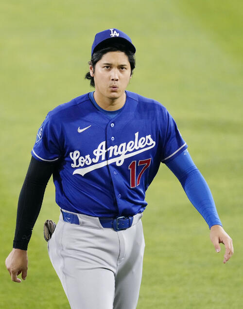 アスレチックスに敗れ、引き揚げるドジャース・大谷＝サクラメント（共同）