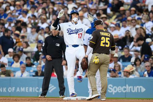 1回、右前安打を放ったドジャース大谷(AP)