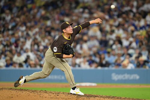 ドジャース戦に登板したパドレス松井(AP)
