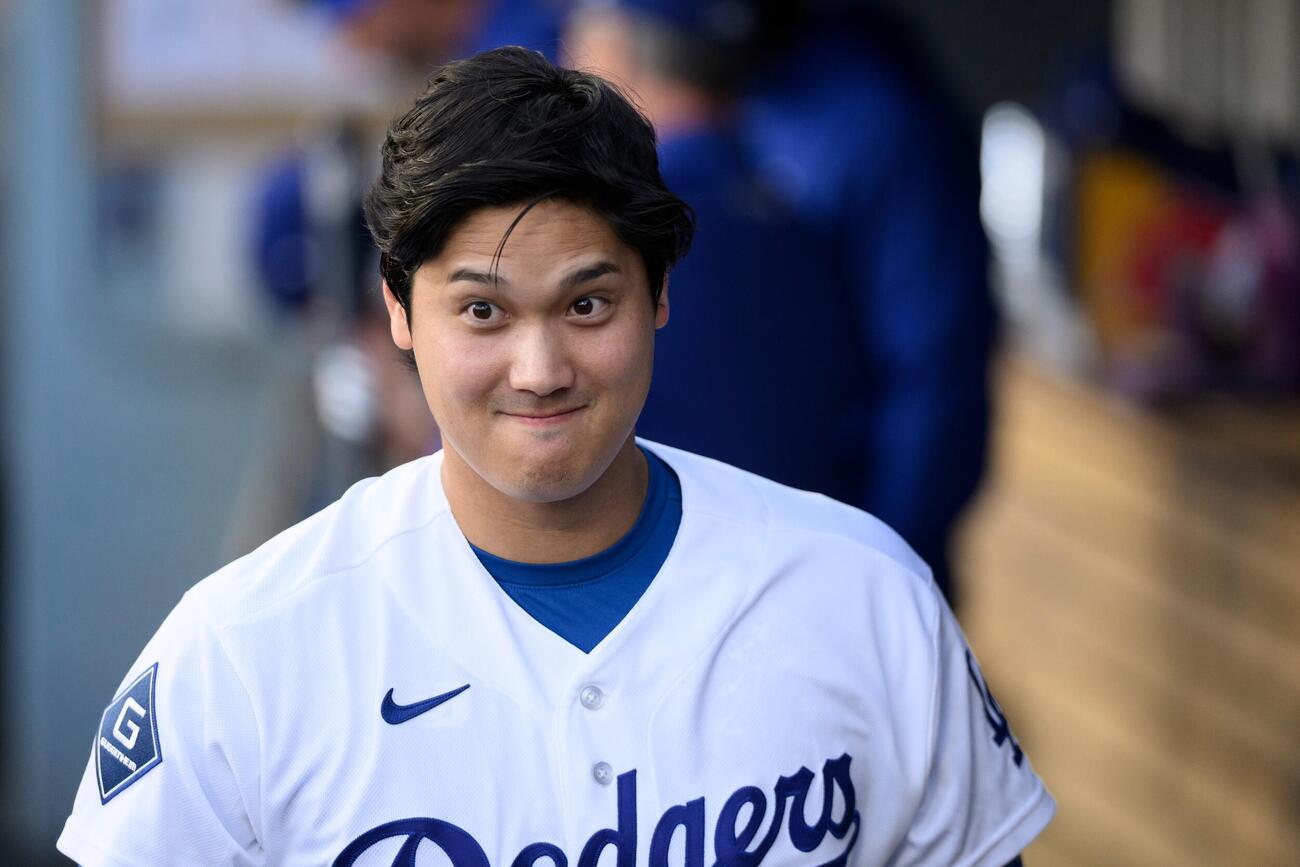パドレス戦前におどけた表情を見せるドジャース大谷翔平（AP）