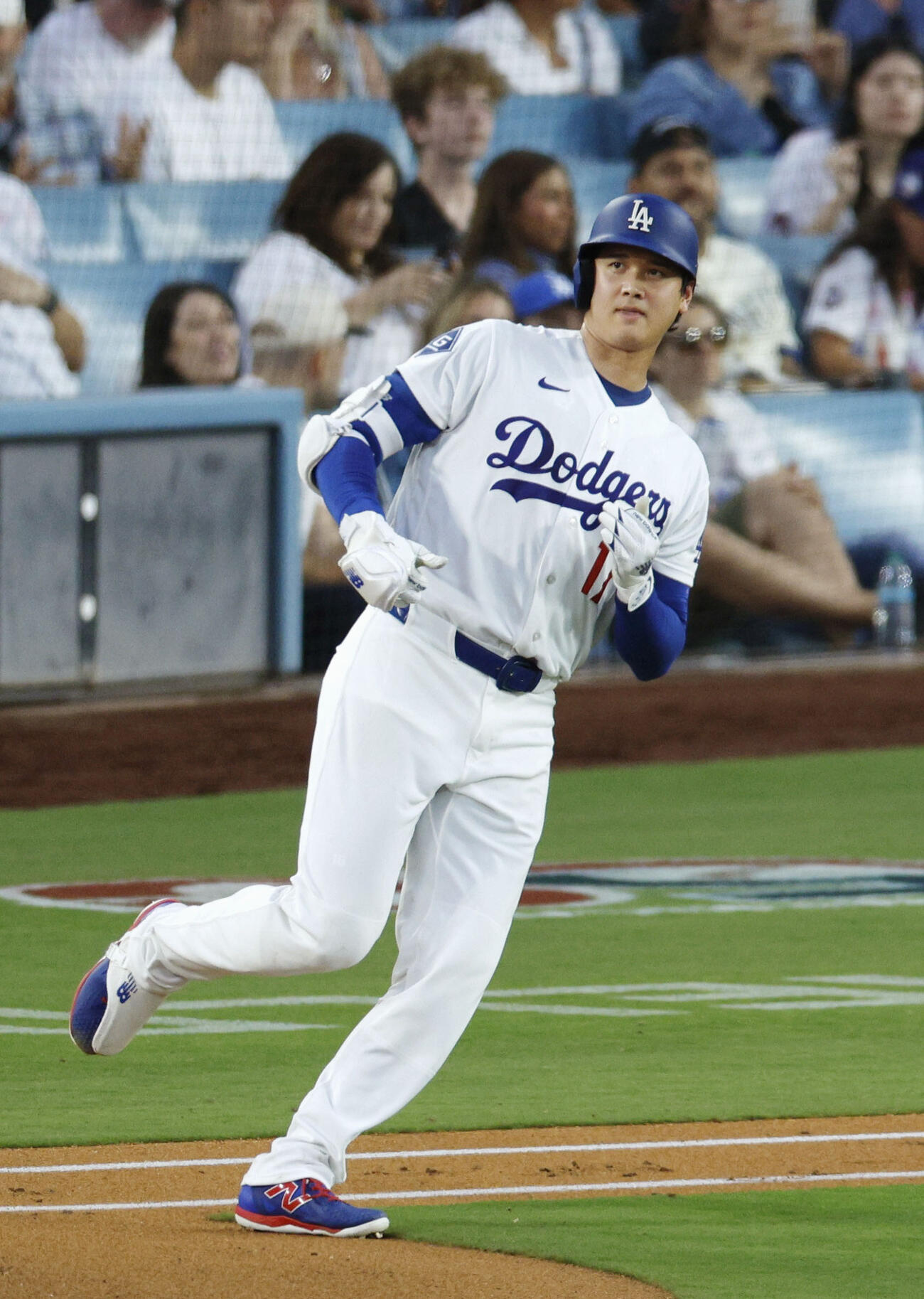 パドレス戦の4回、左飛に倒れたドジャース・大谷＝ロサンゼルス（共同）