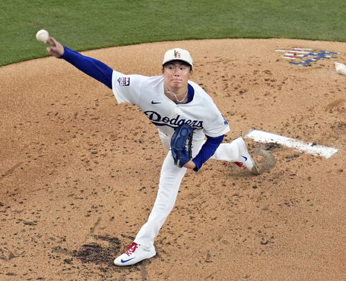 パドレス戦に先発したドジャース山本(共同)