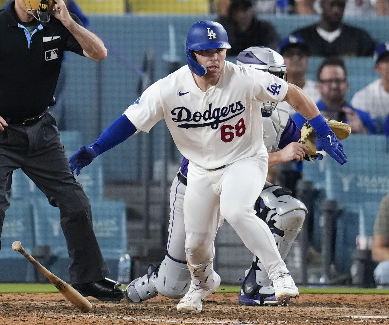 ロッキーズ戦の11回、サヨナラ打を放つドジャースのラッシング（共同）