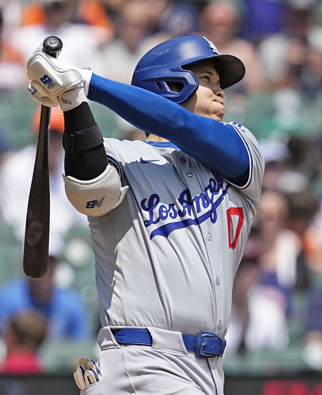 2024年7月、メジャー通算200本塁打となるソロを放つドジャース大谷翔平（共同）