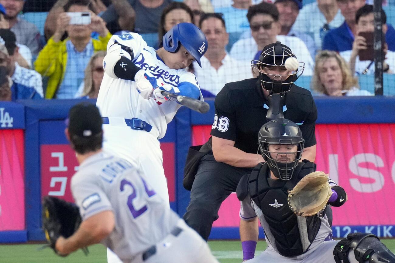 ロッキーズ戦の1回、先頭打者でメジャー通算300号となる今季20号を放ったドジャース大谷翔平（AP）