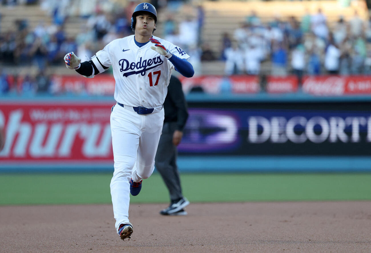 ロッキーズ戦の1回、先頭打者でメジャー通算300号となる今季20号を放ったドジャース大谷翔平（ロイター）