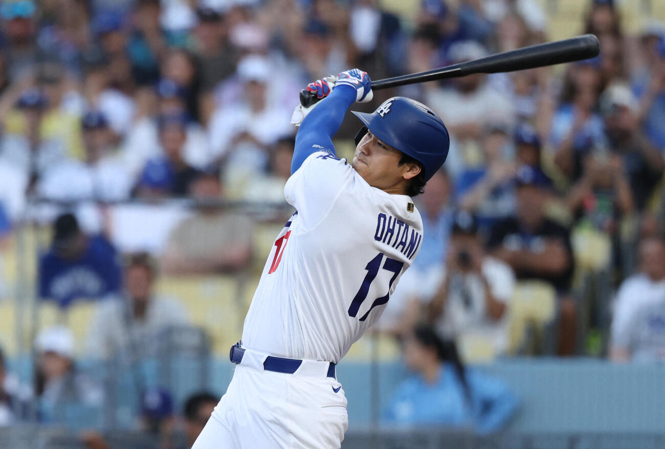 ロッキーズ戦の1回、先頭打者でメジャー通算300号となる今季20号を放ったドジャース大谷翔平（ロイター）