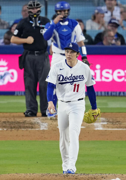 ロッキーズ戦の3回、犠飛を許したドジャース・佐々木=ロサンゼルス(共同)