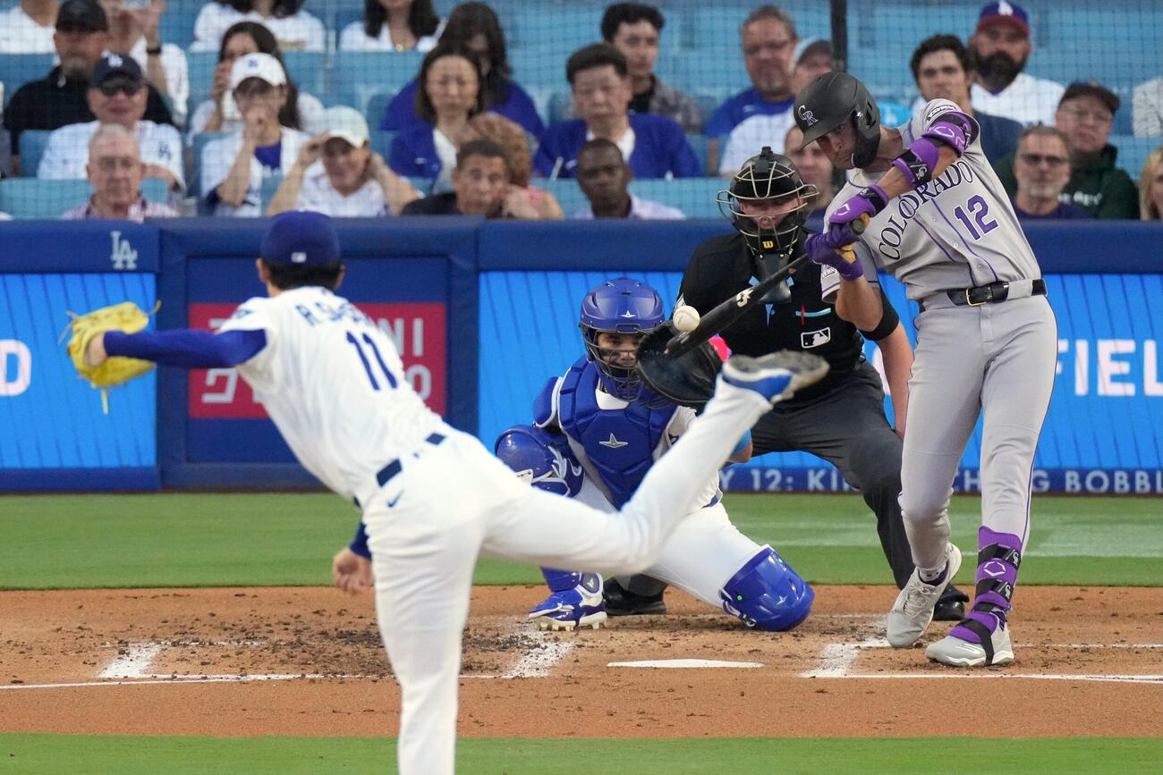 ロッキーズ戦の2回、キャロスに本塁打を浴びたドジャース佐々木（AP）