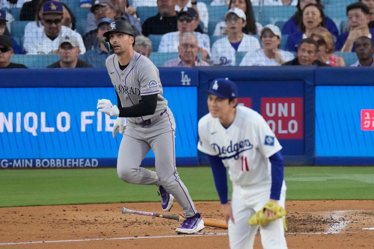 ロッキーズ戦の2回、ジュリアンに本塁打を浴びたドジャース佐々木（AP）
