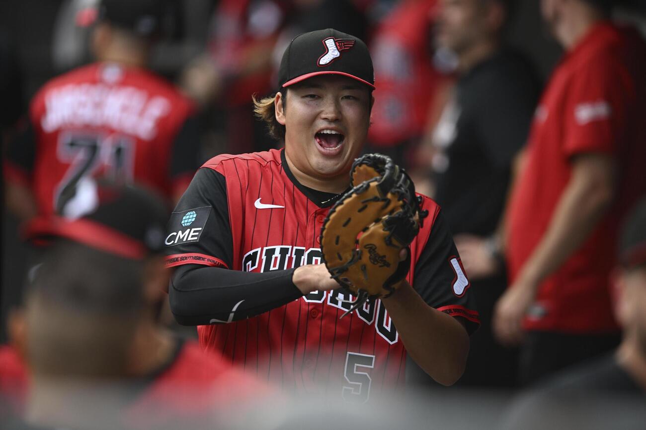 アスレチックス戦の試合前、ベンチで声を上げるホワイトソックス村上（AP）