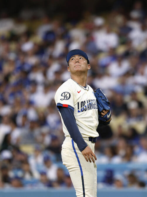 ダイヤモンドバックス戦の6回、3ランを浴びたドジャース・山本＝ロサンゼルス（共同）