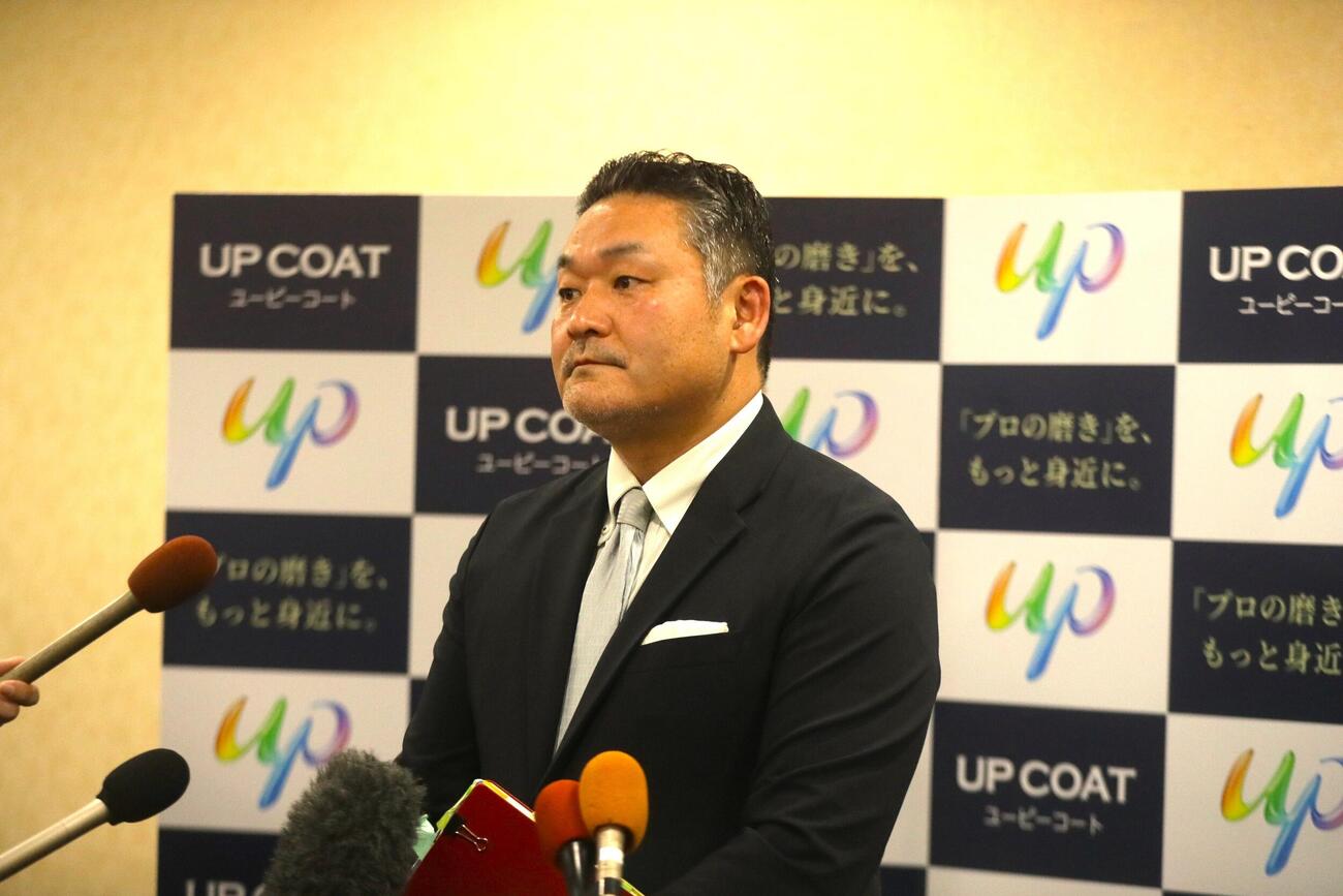 取材対応をする佐々木麟太郎のマネジメント会社「ナイスガイ・パートナーズ」木下博之代表取締役社長（撮影・高橋香奈）