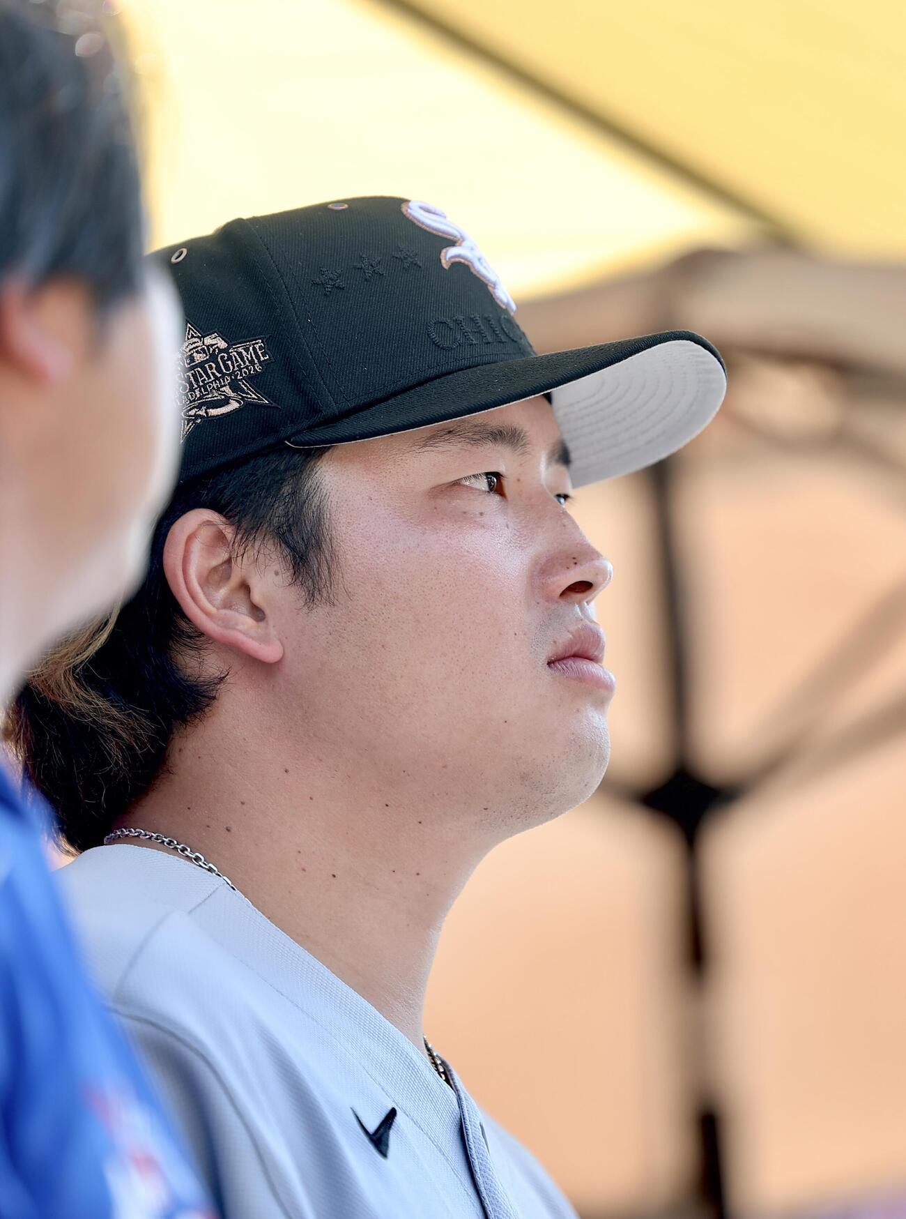 記者の質問に答えるホワイトソックス村上宗隆（撮影・河田真司）