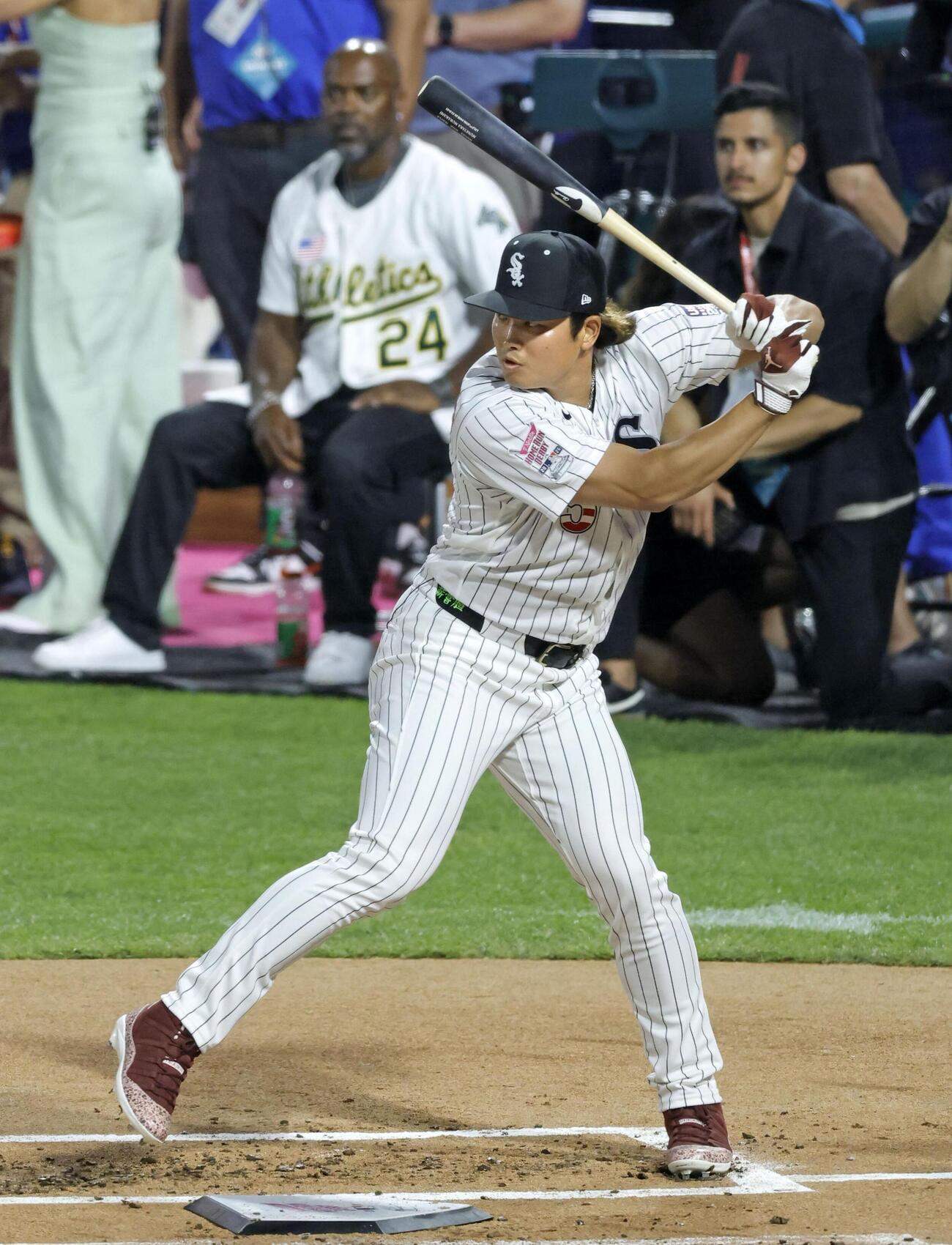 米大リーグ、オールスター戦前日恒例の本塁打競争に出場したホワイトソックスの村上宗隆＝13日、フィラデルフィア（共同）