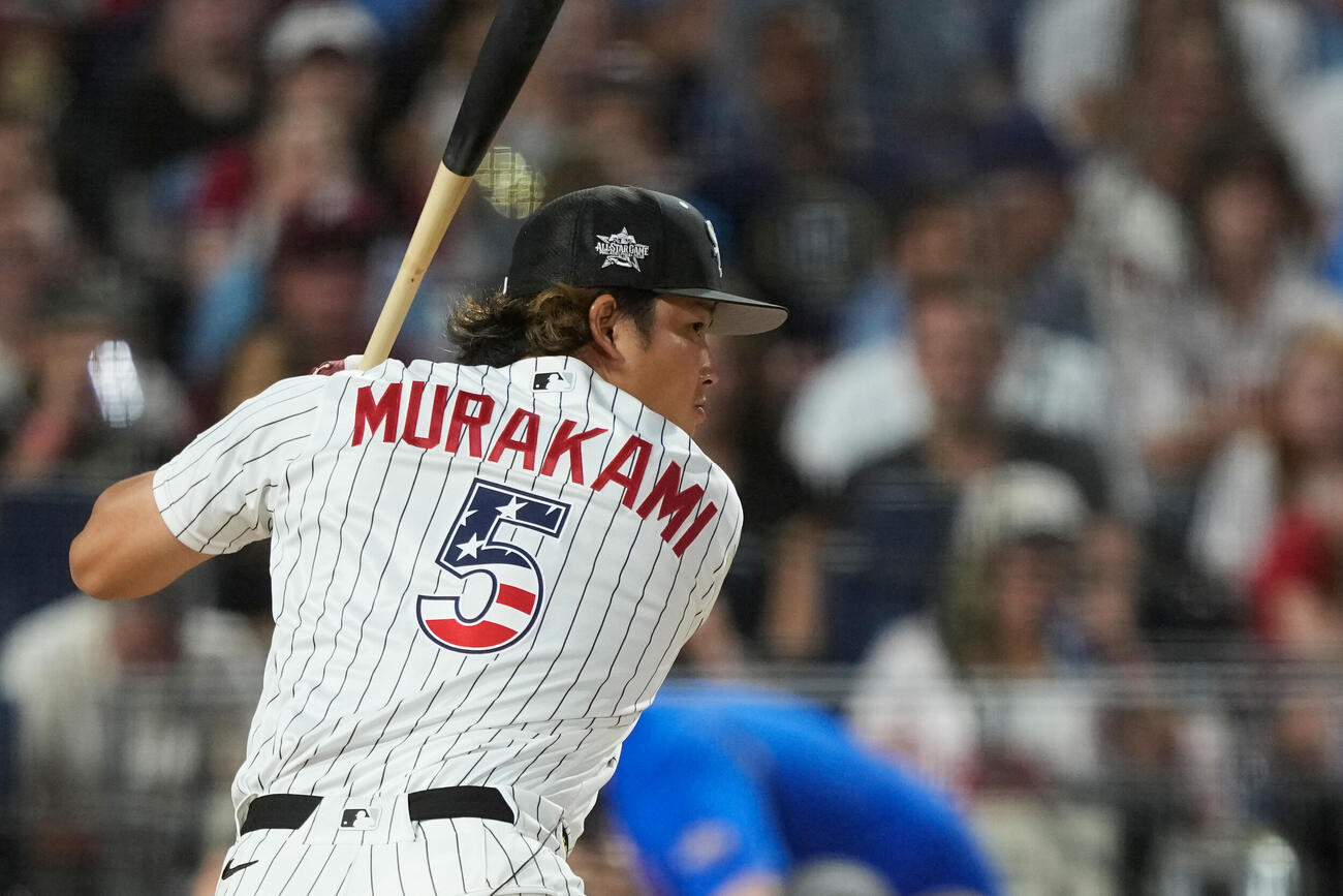 MLBホームランダービーで力強いスイングをするホワイトソックス村上宗隆（AP）