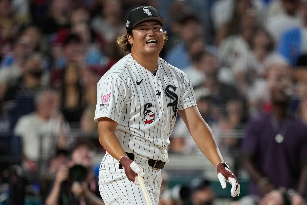 ホームランダービーで、笑顔を見せるホワイトソックスの村上宗隆（AP）