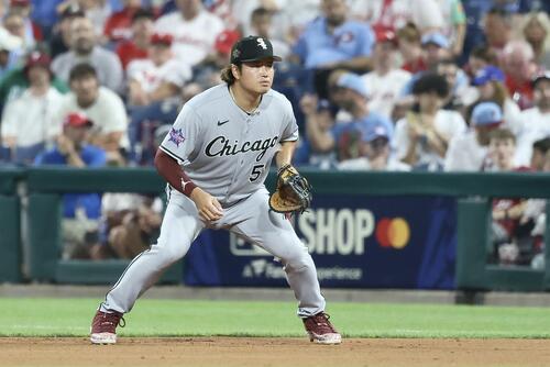 MLBオールスターゲーム ナ・リーグ対ア・リーグ 7回裏、一塁守備に入りる村上宗隆(撮影・河田真司)