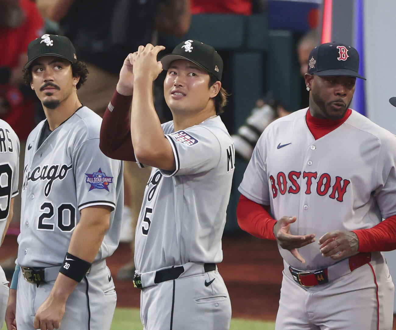 オールスター戦、試合前のセレモニーに臨むホワイトソックス村上宗隆（共同）