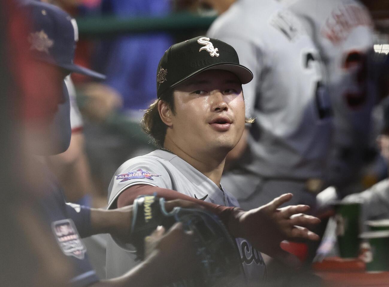 MLBオールスターゲーム　ナ・リーグ対ア・リーグ　1回裏を終え、ナインを迎える村上宗隆（撮影・河田真司）