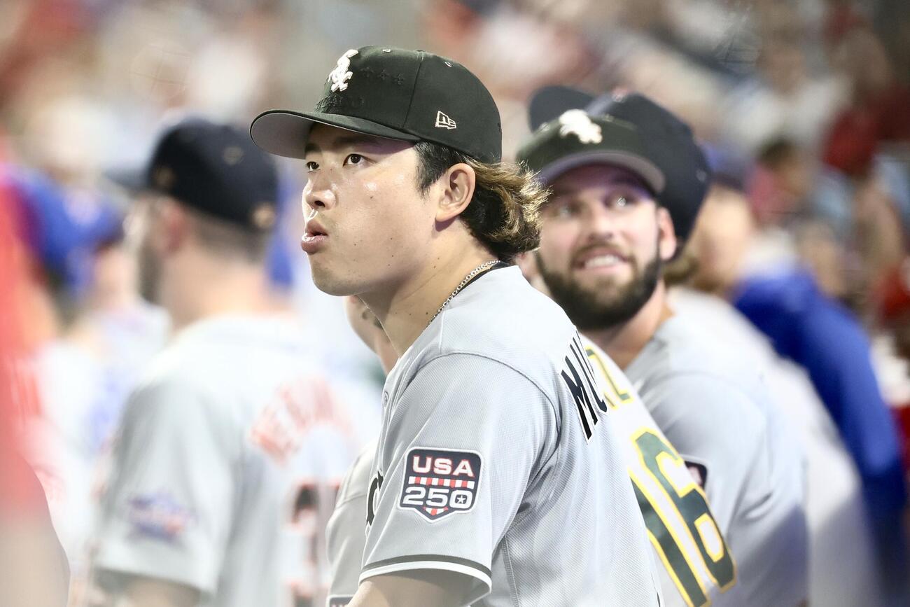 MLBオールスターゲーム　ナ・リーグ対ア・リーグ　1回裏、ベンチで戦況を見守るホワイトソックス村上宗隆（撮影・河田真司）