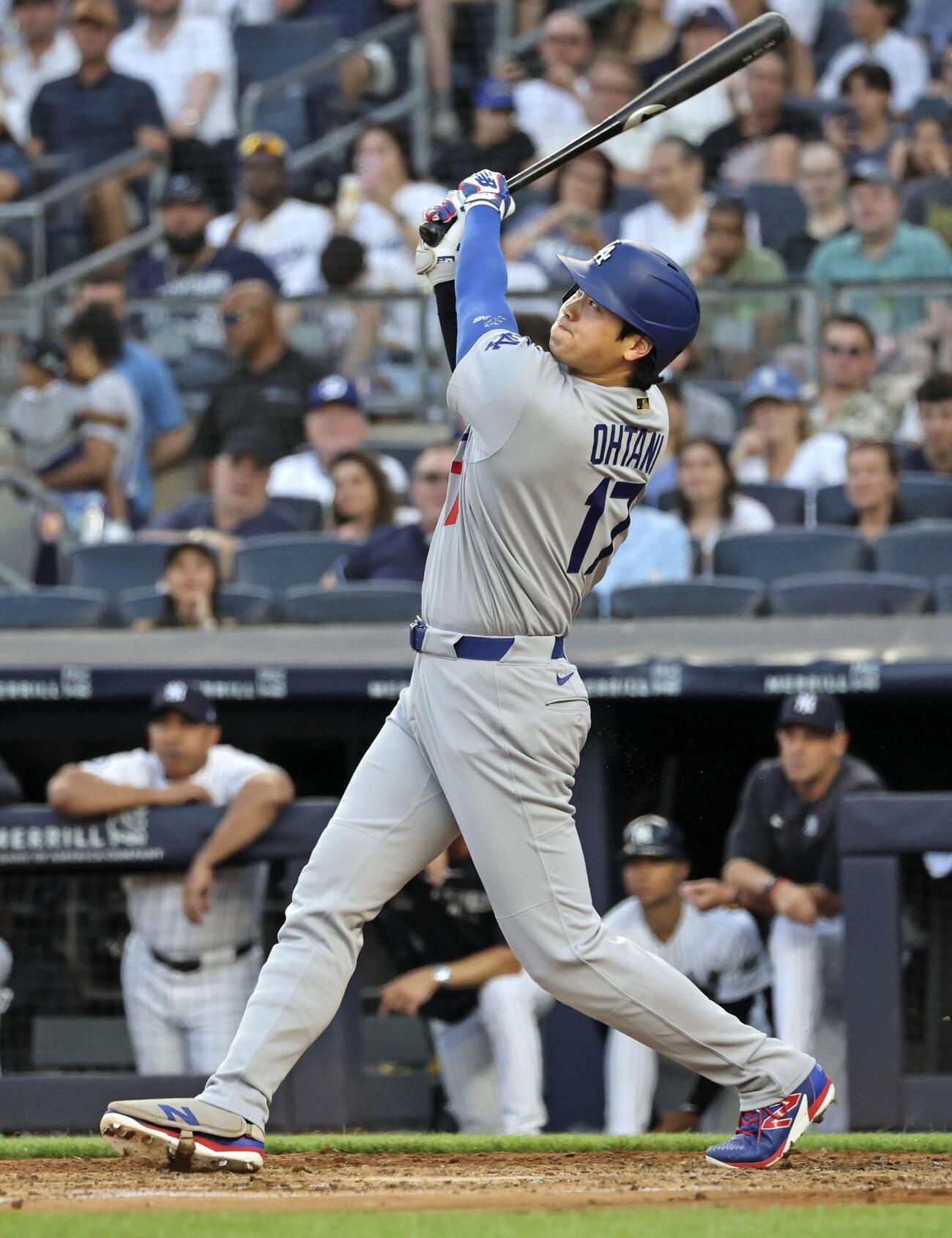 ヤンキース戦の3回、右飛に倒れたドジャース・大谷＝ニューヨーク（共同）
