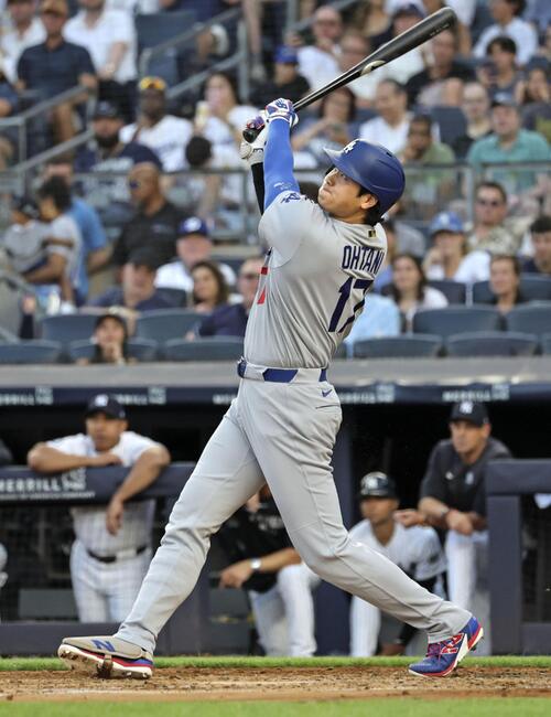 ヤンキース戦の3回、右飛に倒れたドジャース・大谷=ニューヨーク(共同)
