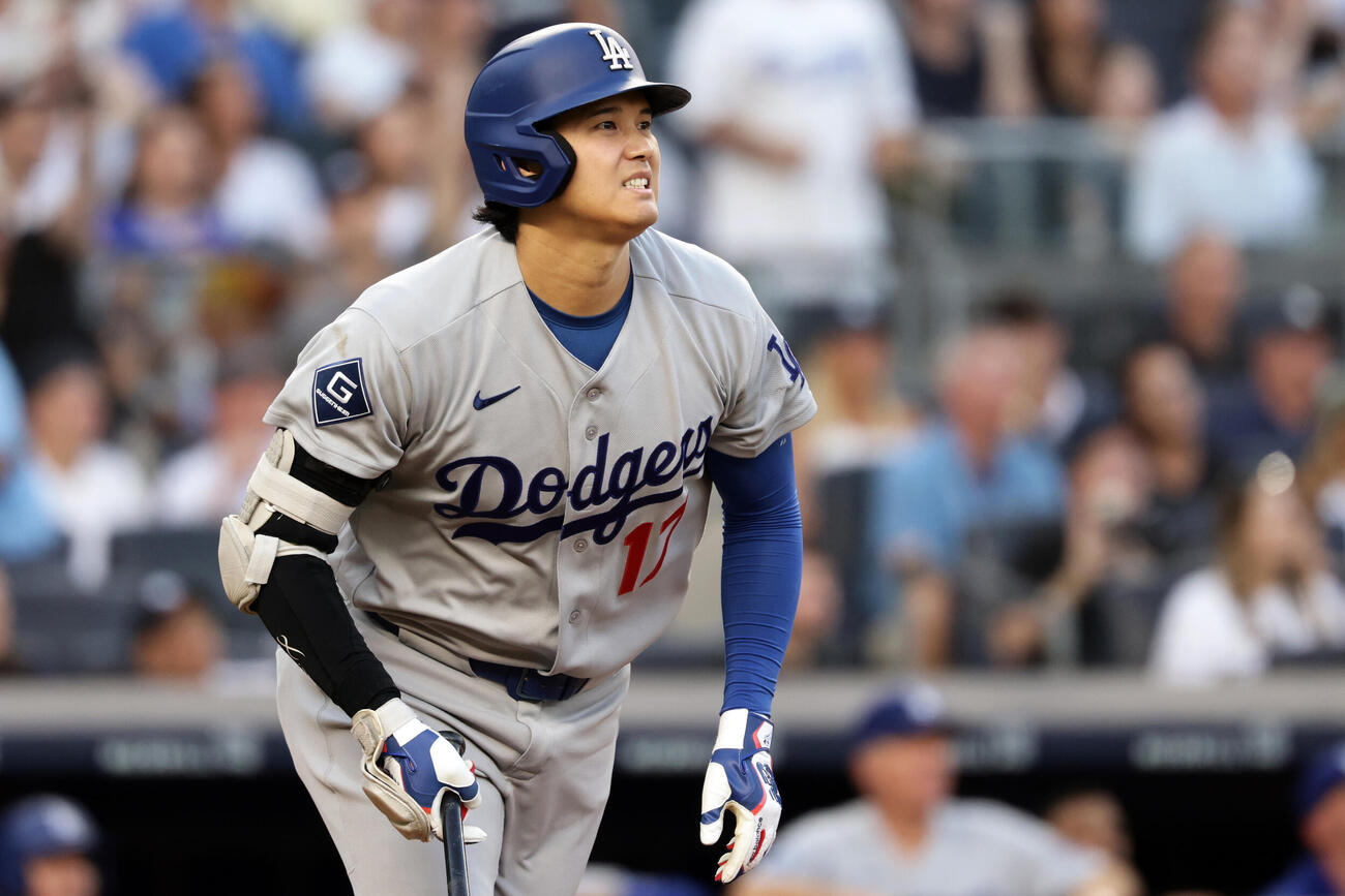 ヤンキース戦の3回、大飛球を放つも右飛に倒れたドジャース大谷翔平（AP）