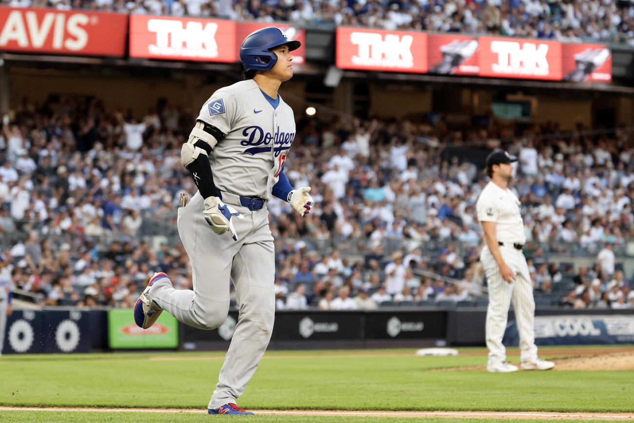 ヤンキース戦の3回、大飛球を放つも右飛に倒れたドジャース大谷翔平（AP）