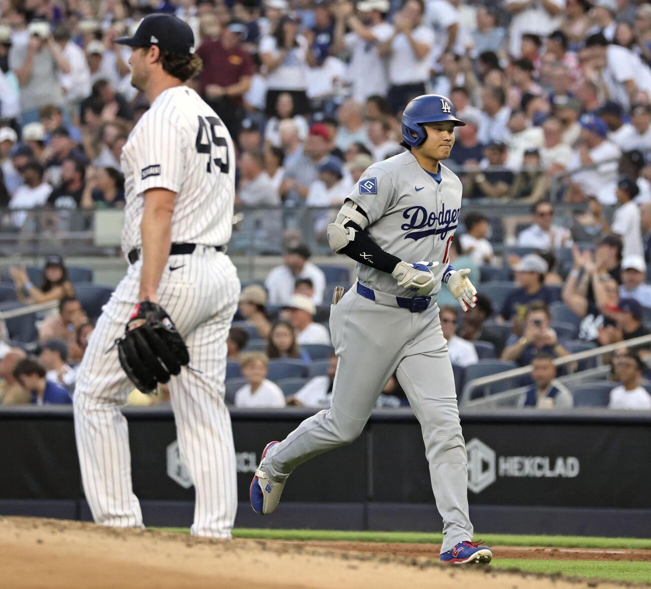 ヤンキース戦の3回、右飛に倒れたドジャース・大谷＝ニューヨーク（共同）