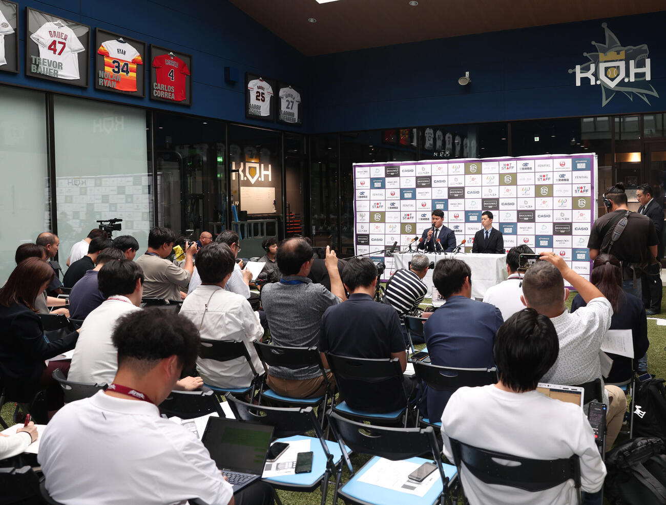 マーリンズ入り発表する佐々木麟太郎（撮影・水谷安孝）