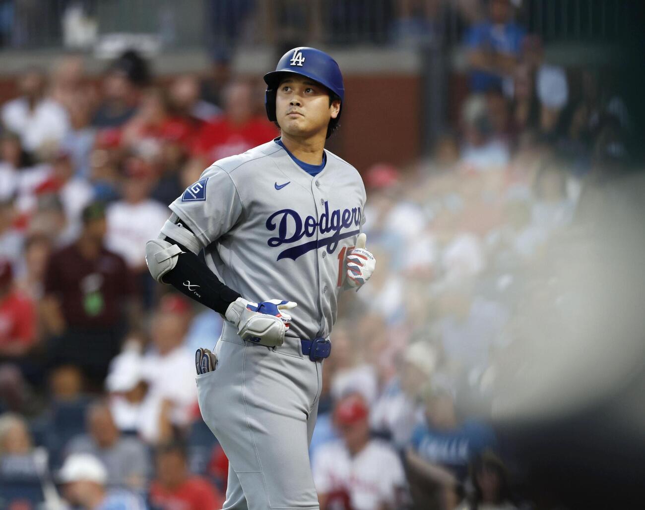 フィリーズ戦の3回、二ゴロに倒れたドジャース・大谷＝フィラデルフィア（共同）