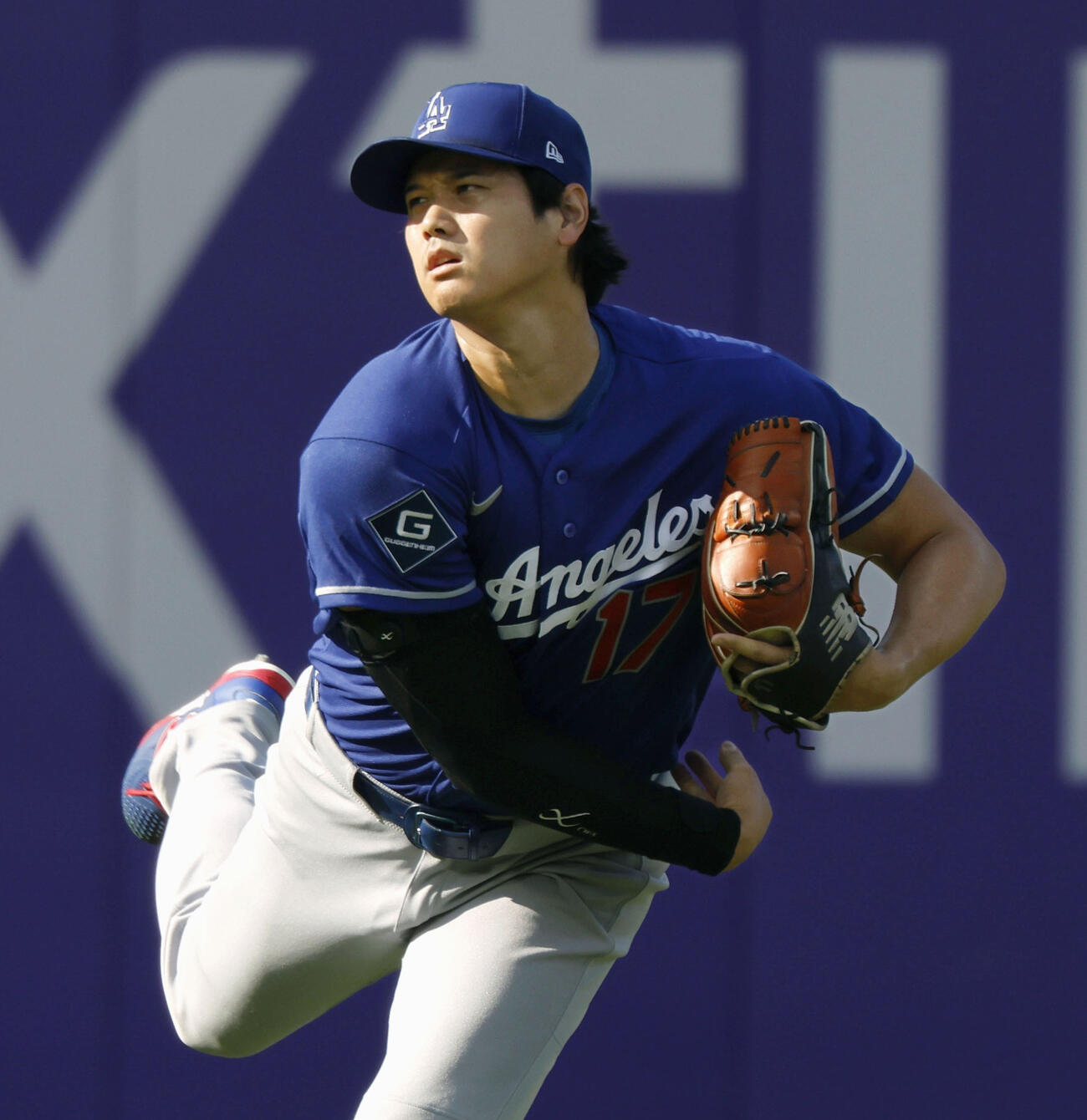 キャッチボールで調整するドジャース・大谷＝フィラデルフィア（共同）