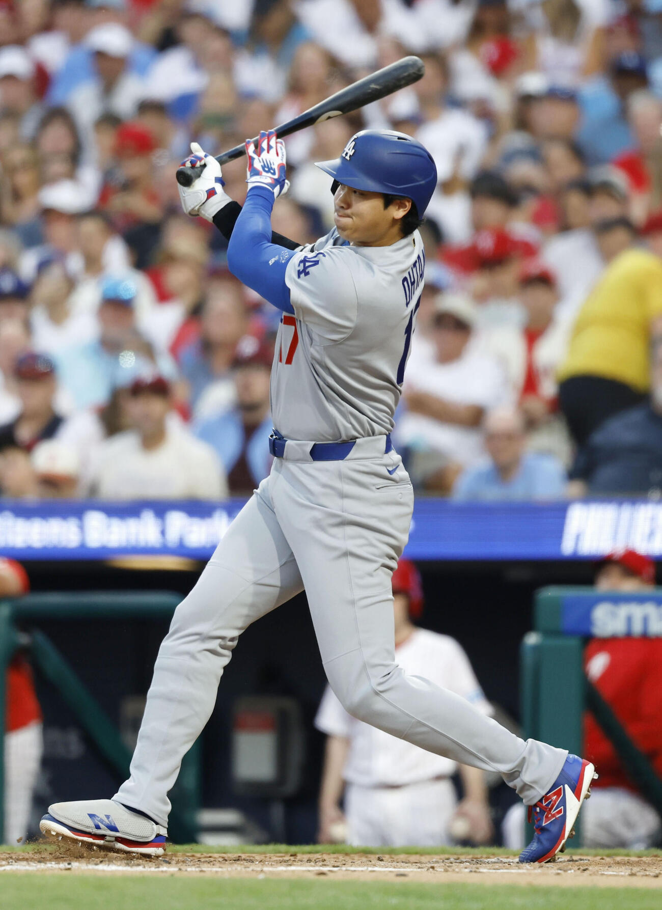 フィリーズ戦の3回、二ゴロに倒れたドジャース・大谷＝フィラデルフィア（共同）